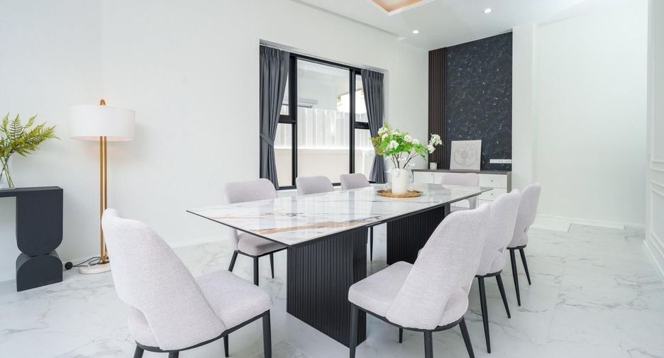 À vendre et à louer 4 chambres villa à Mueang Phuket, Phuket