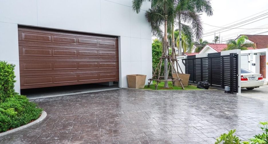 À vendre et à louer 4 chambres villa à Mueang Phuket, Phuket