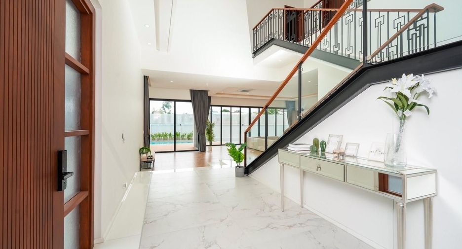 À vendre et à louer 4 chambres villa à Mueang Phuket, Phuket