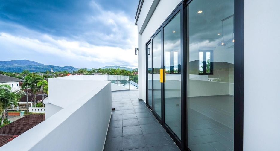 À vendre et à louer 4 chambres villa à Mueang Phuket, Phuket