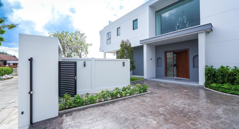 À vendre et à louer 4 chambres villa à Mueang Phuket, Phuket