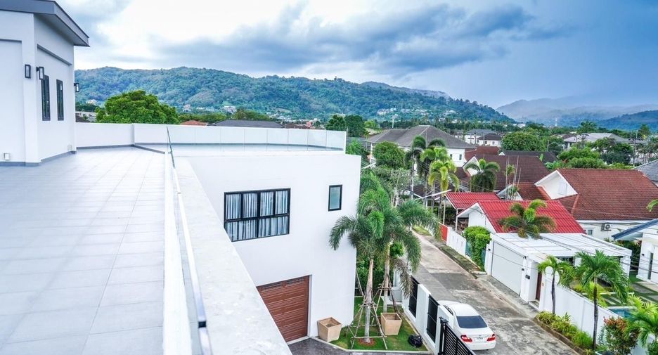 À vendre et à louer 4 chambres villa à Mueang Phuket, Phuket