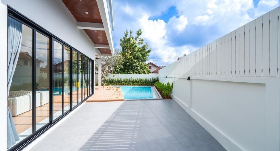À vendre et à louer 4 chambres villa à Mueang Phuket, Phuket
