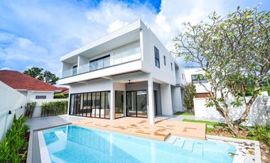 À vendre et à louer 4 chambres villa à Mueang Phuket, Phuket