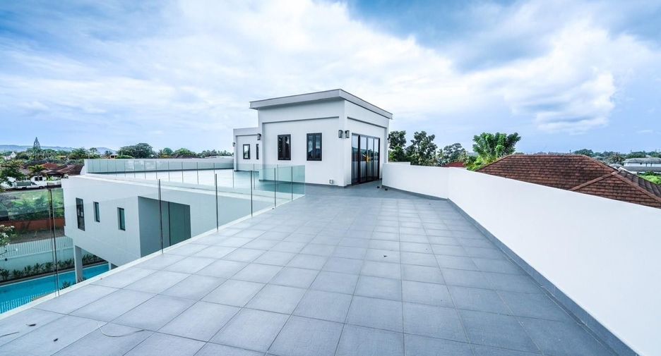À vendre et à louer 4 chambres villa à Mueang Phuket, Phuket