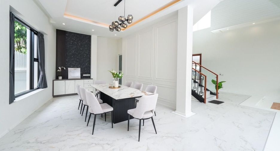 À vendre et à louer 4 chambres villa à Mueang Phuket, Phuket