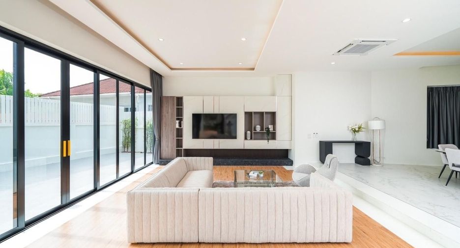 À vendre et à louer 4 chambres villa à Mueang Phuket, Phuket