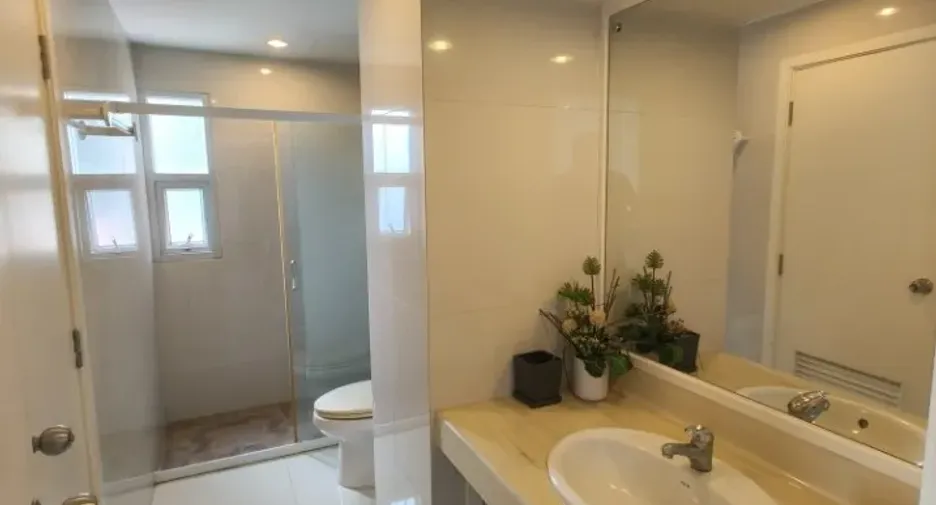 À vendre 2 chambres condo à Bang Na, Bangkok