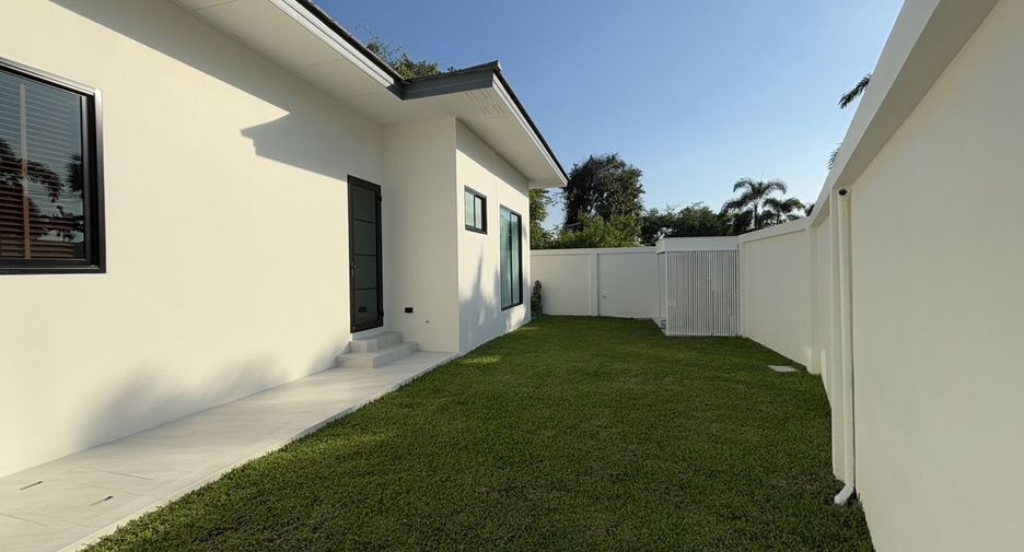 For sale and for rent 3 bedrooms villa in Bang Lamung, Chonburi