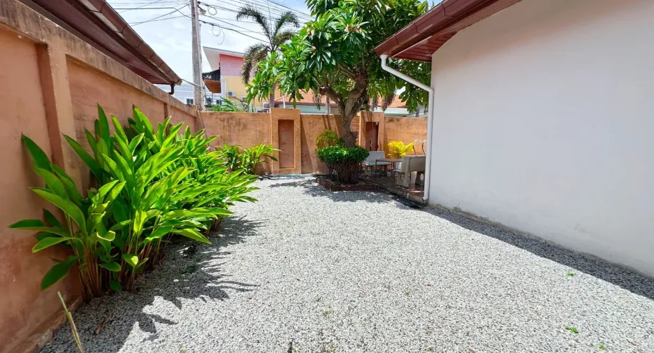 For rent 3 bedrooms villa in Bang Lamung, Chonburi