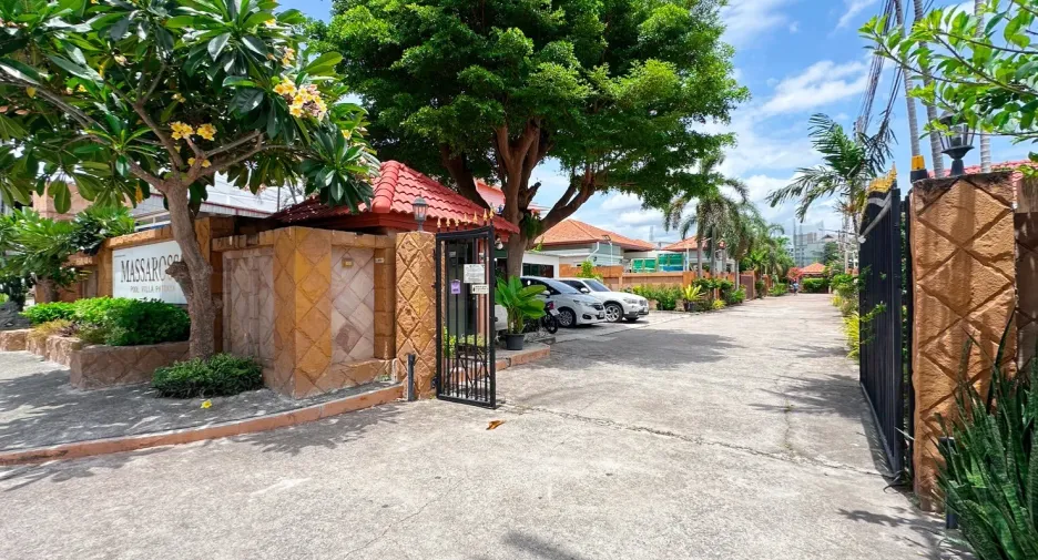 For rent 3 bedrooms villa in Bang Lamung, Chonburi