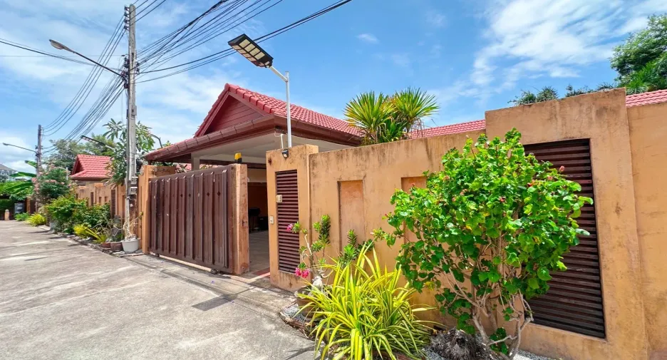 For rent 3 bedrooms villa in Bang Lamung, Chonburi