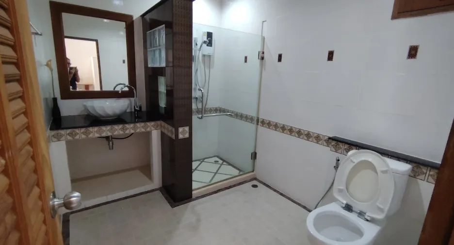 For sale 17 bedrooms hotel in Hua Hin, Prachuap Khiri Khan