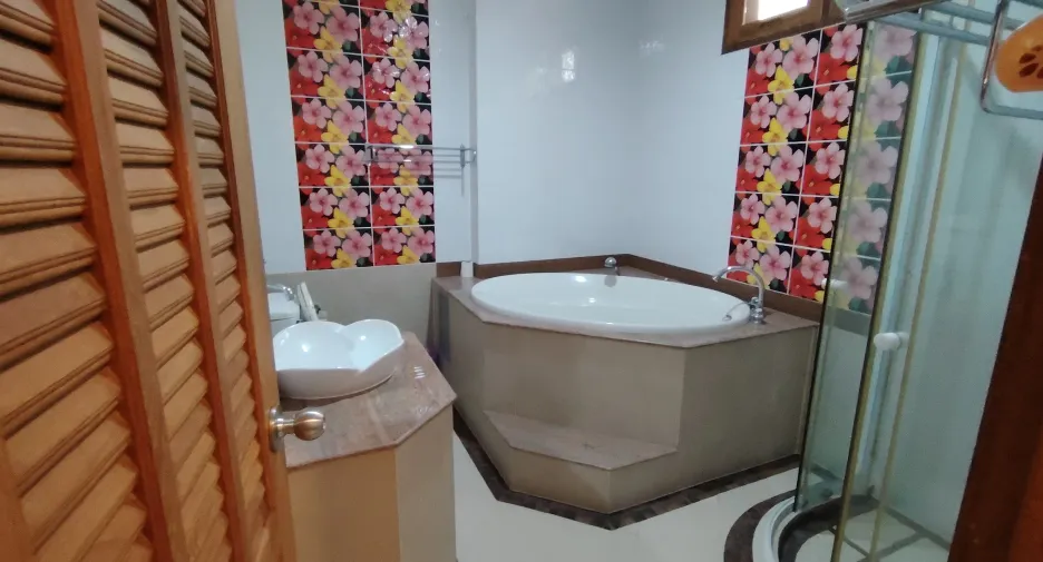 For sale 17 bedrooms hotel in Hua Hin, Prachuap Khiri Khan