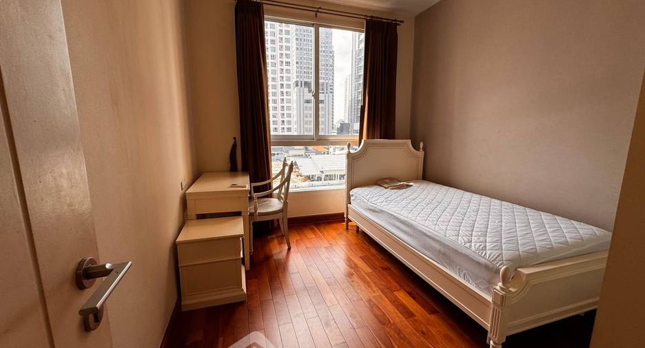 For rent 2 bedrooms condo in Sathon, Bangkok