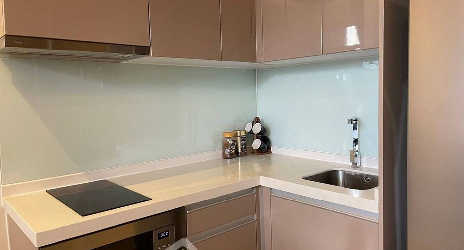 For sale 1 Beds condo in Phra Khanong, Bangkok