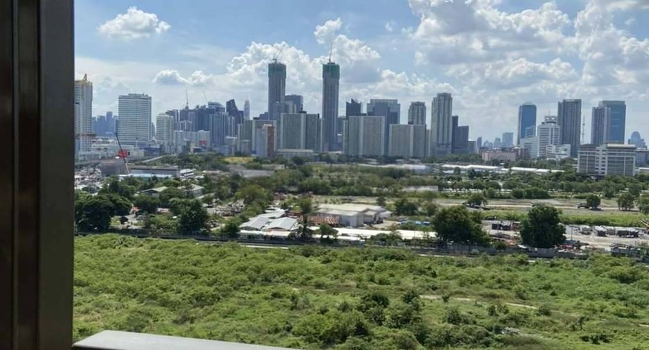 For sale 2 bedrooms condo in Huai Khwang, Bangkok