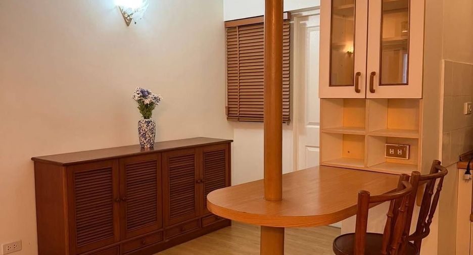 For rent 3 bedrooms condo in Watthana, Bangkok