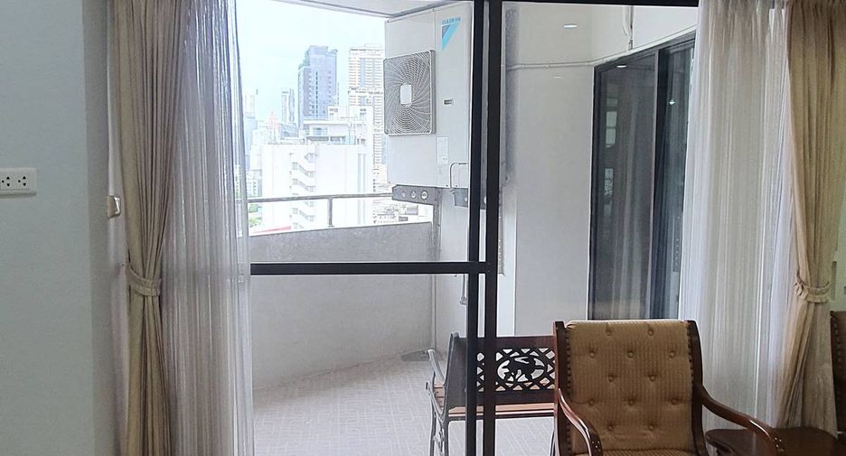For rent 3 bedrooms condo in Watthana, Bangkok