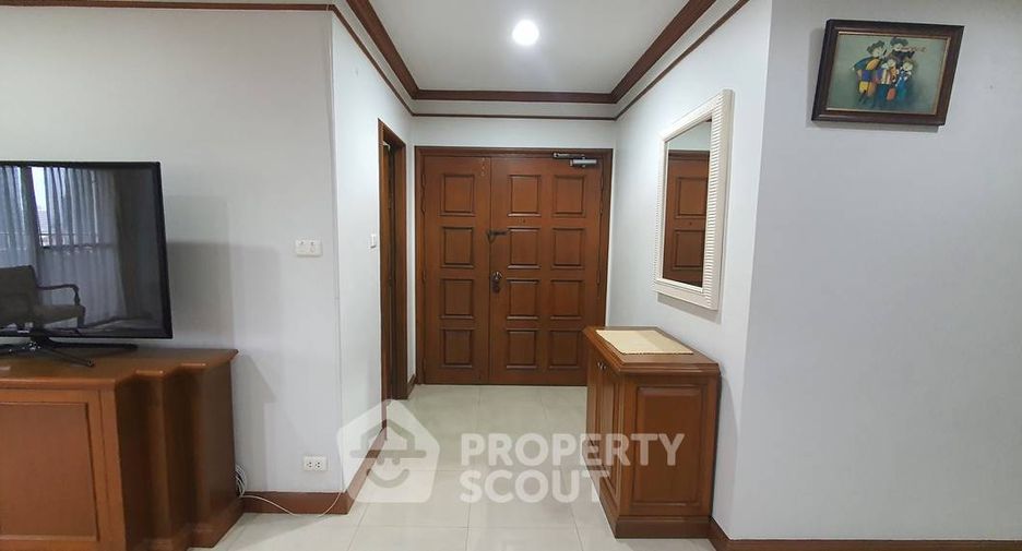 For rent 3 bedrooms condo in Watthana, Bangkok