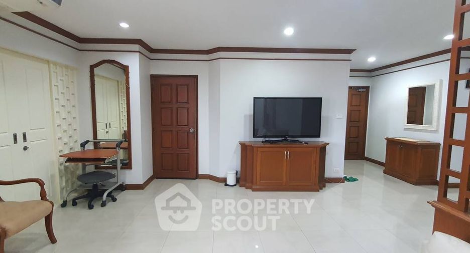 For rent 3 bedrooms condo in Watthana, Bangkok