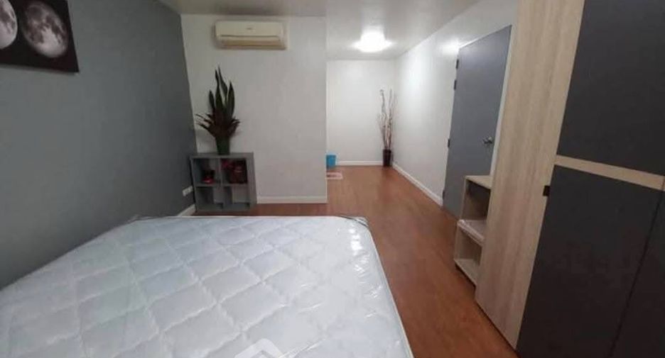 For rent 2 bedrooms condo in Pathum Wan, Bangkok