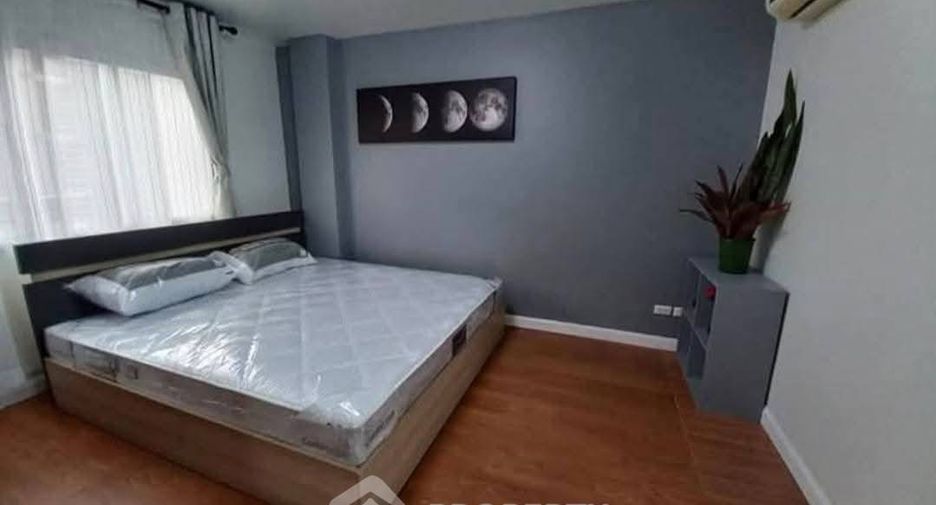 For rent 2 bedrooms condo in Pathum Wan, Bangkok