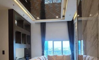 For rent 4 bedrooms condo in Watthana, Bangkok