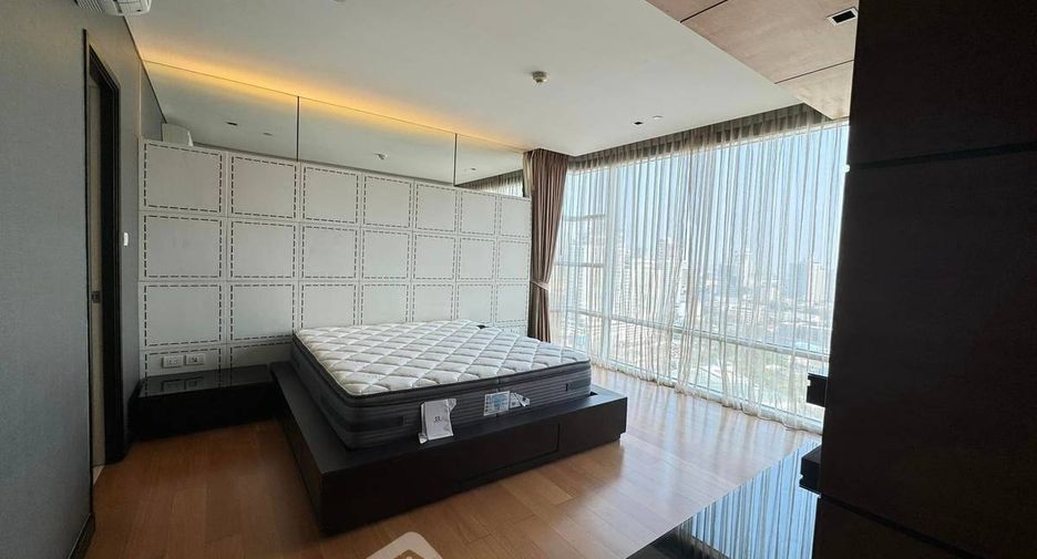 For sale 4 bedrooms condo in Khlong Toei, Bangkok