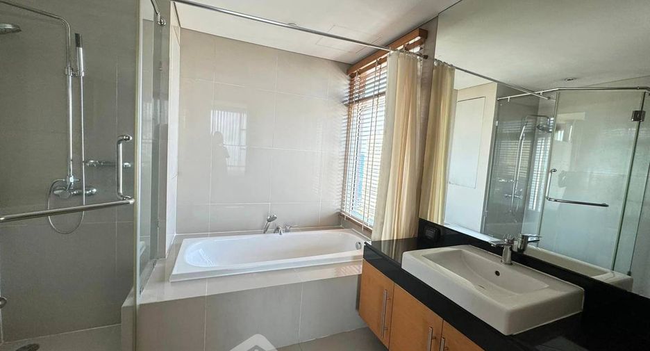 For sale 4 bedrooms condo in Khlong Toei, Bangkok