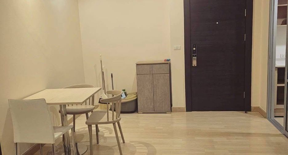 À vendre 2 chambres condo à Huai Khwang, Bangkok