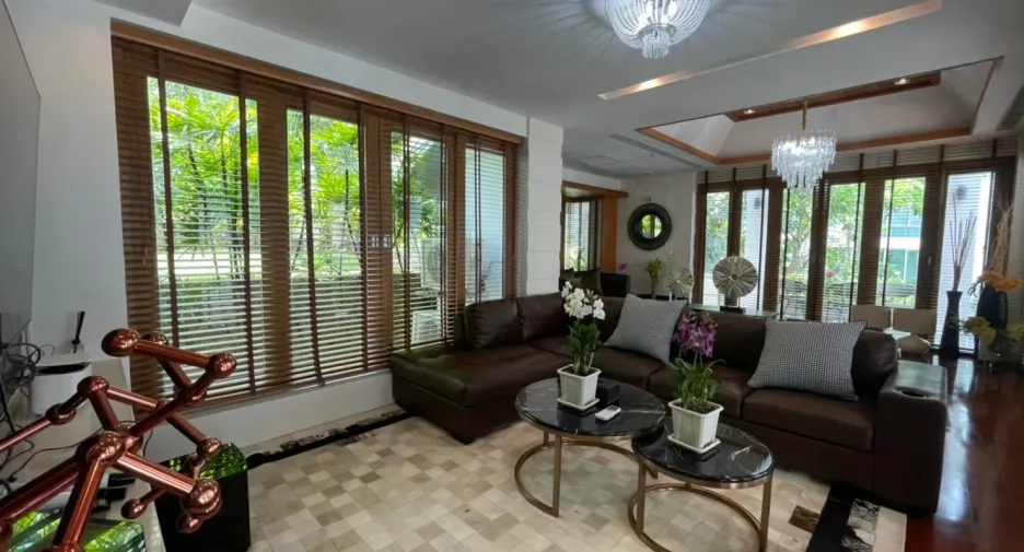 Villa en venta y en alquiler de 7 habitaciones en Bang Lamung, Chonburi