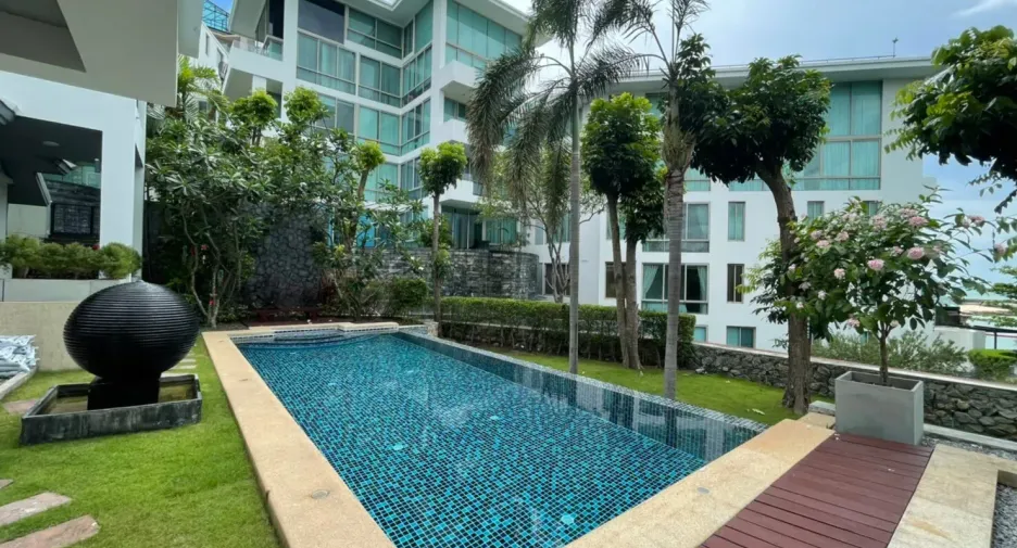 Villa en venta y en alquiler de 7 habitaciones en Bang Lamung, Chonburi