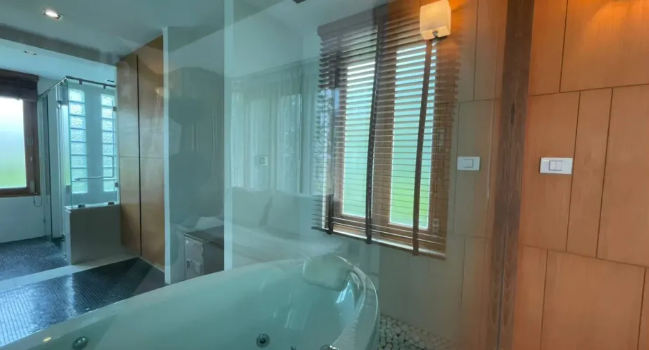 Villa en venta y en alquiler de 7 habitaciones en Bang Lamung, Chonburi