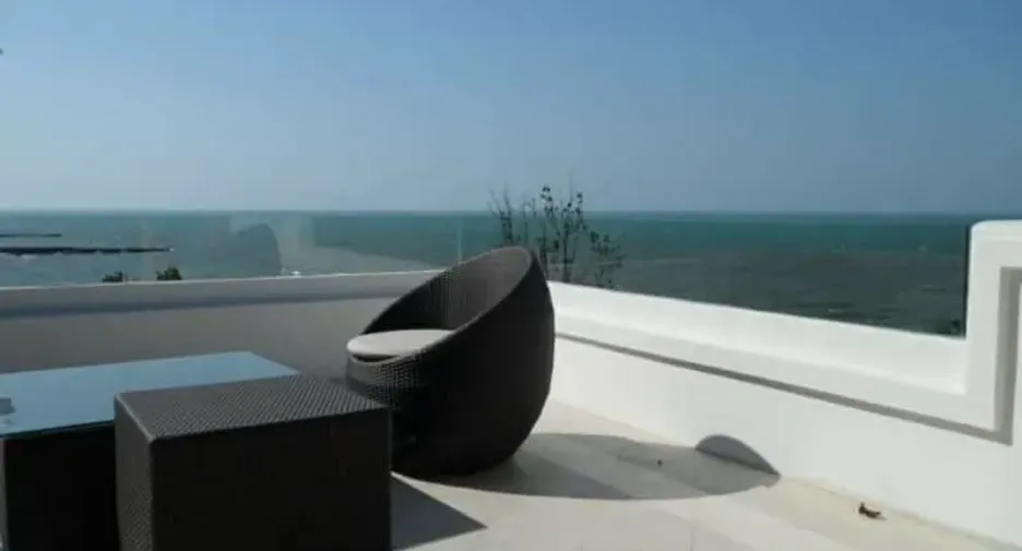 Villa en venta y en alquiler de 7 habitaciones en Bang Lamung, Chonburi