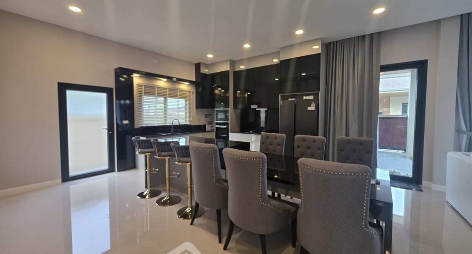 For sale 3 bedrooms villa in Bang Lamung, Chonburi