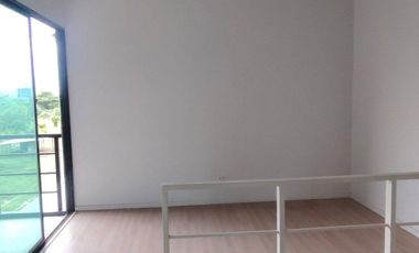 Casa adosada en venta de 3 habitaciones en Prawet, Bangkok