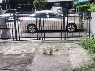 Casa adosada en venta de 3 habitaciones en Prawet, Bangkok