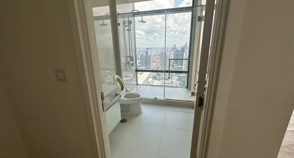 À vendre 2 chambres condo à Watthana, Bangkok