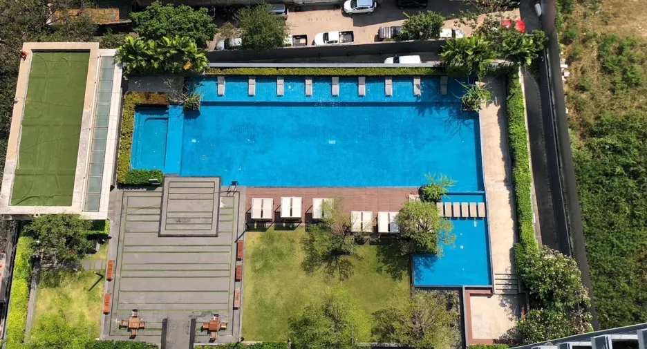 For sale そして for rent 2 ベッドルーム condo in Khlong Toei, Bangkok