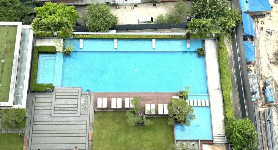 For sale そして for rent 2 ベッドルーム condo in Khlong Toei, Bangkok