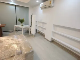 For sale studio condo in Khlong Toei, Bangkok