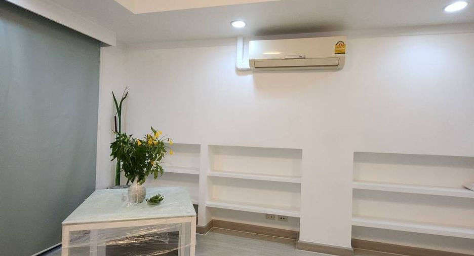 For sale studio condo in Khlong Toei, Bangkok