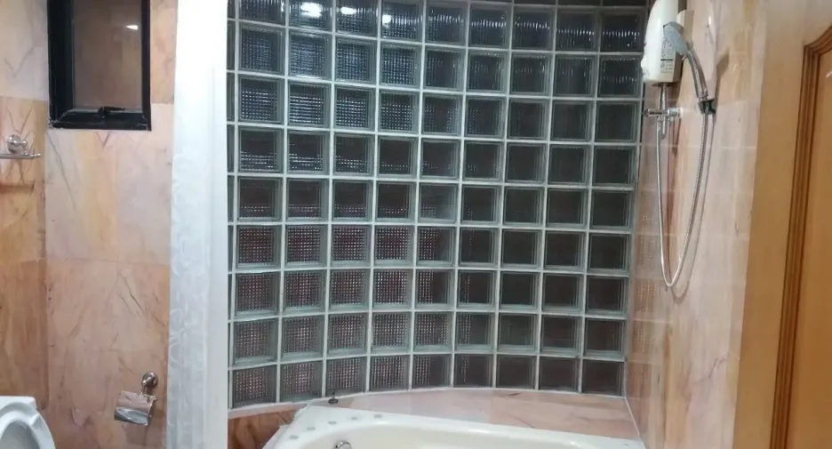 For sale studio condo in Khlong Toei, Bangkok