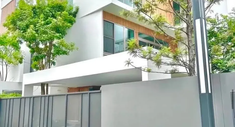 Casa en alquiler de 3 habitaciones en Saphan Sung, Bangkok