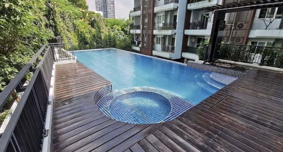 À vendre 2 chambres condo à Phra Khanong, Bangkok