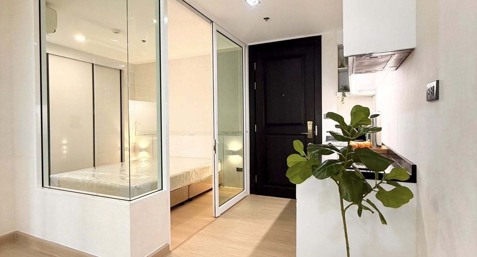 À vendre 2 chambres condo à Phra Khanong, Bangkok