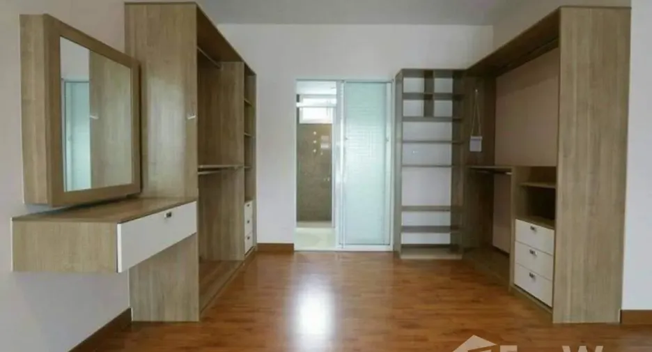 For sale 3 bedrooms townhouse in Lat Krabang, Bangkok