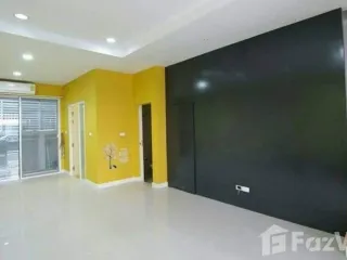 Casa adosada en venta de 3 habitaciones en Lat Krabang, Bangkok