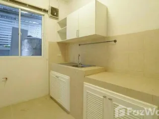 Casa adosada en venta de 3 habitaciones en Lat Krabang, Bangkok